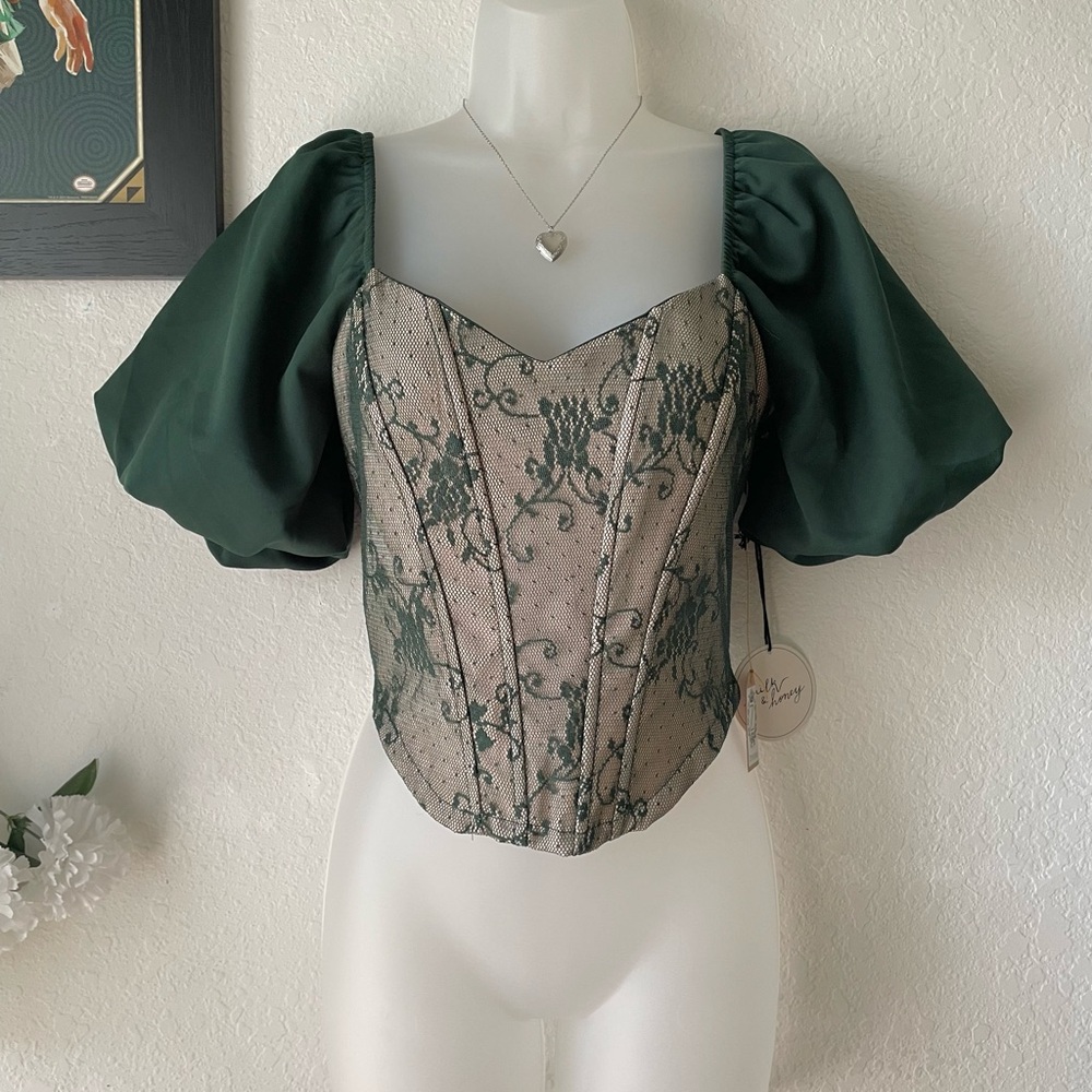 👙$5 Clear Out Sale👛 
Elegant Green and Cream Puff Sleeve Top